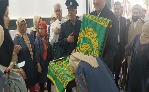 خادمان امام رضا (ع) از معلولان کم توان ذهنی دختر عیادت کردند