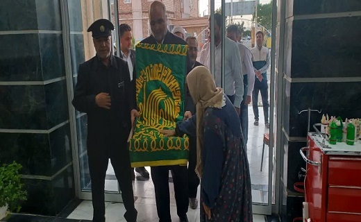 خادمان امام رضا (ع) از معلولان کم توان ذهنی دختر عیادت کردند