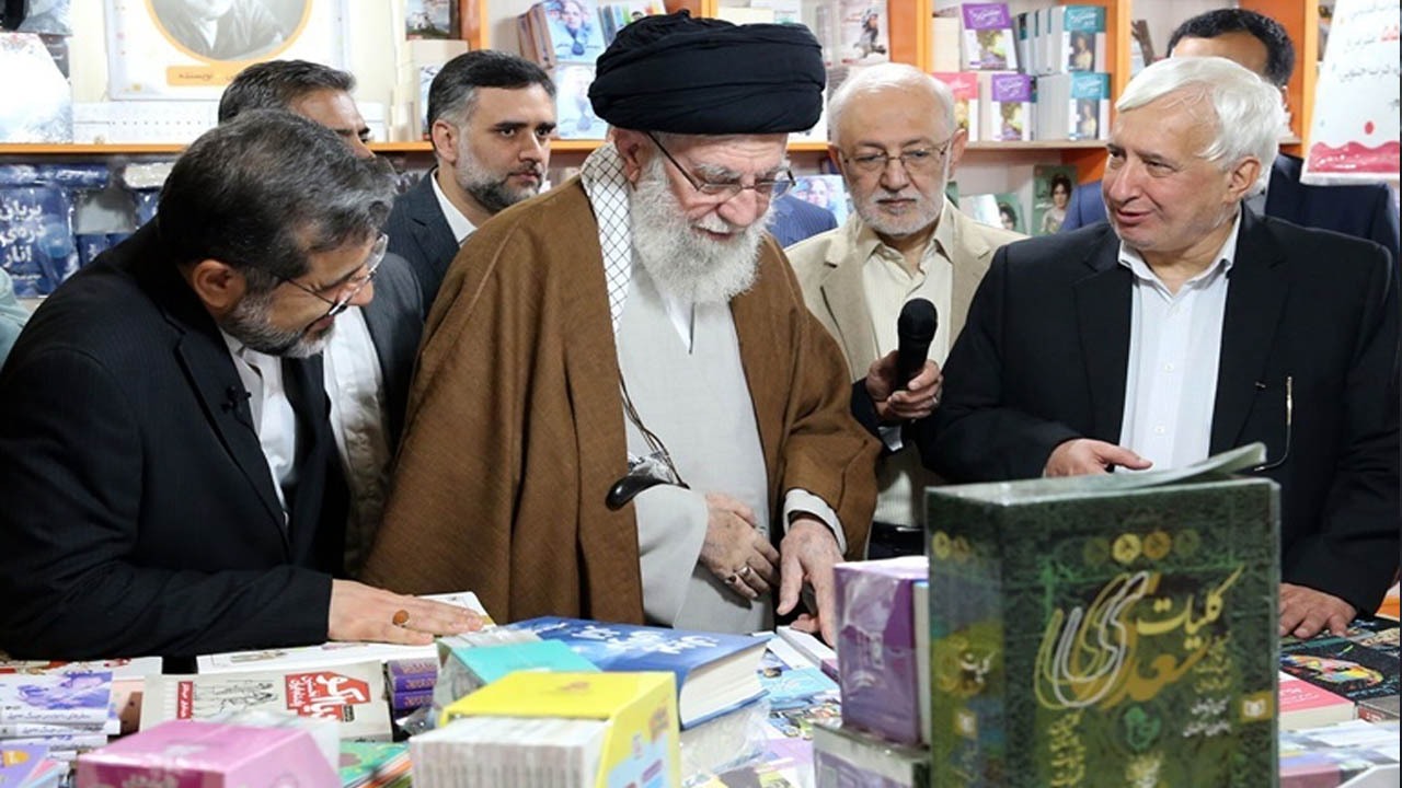 تعمق، اتصال و انتظام؛ زیست ادبی و سلوک کتاب‌خوانی رهبر انقلاب
