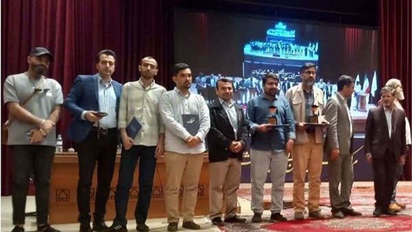 شاعر چهارمحال و بختیاری برگزیده جشنواره سراسری طنز لبخند
