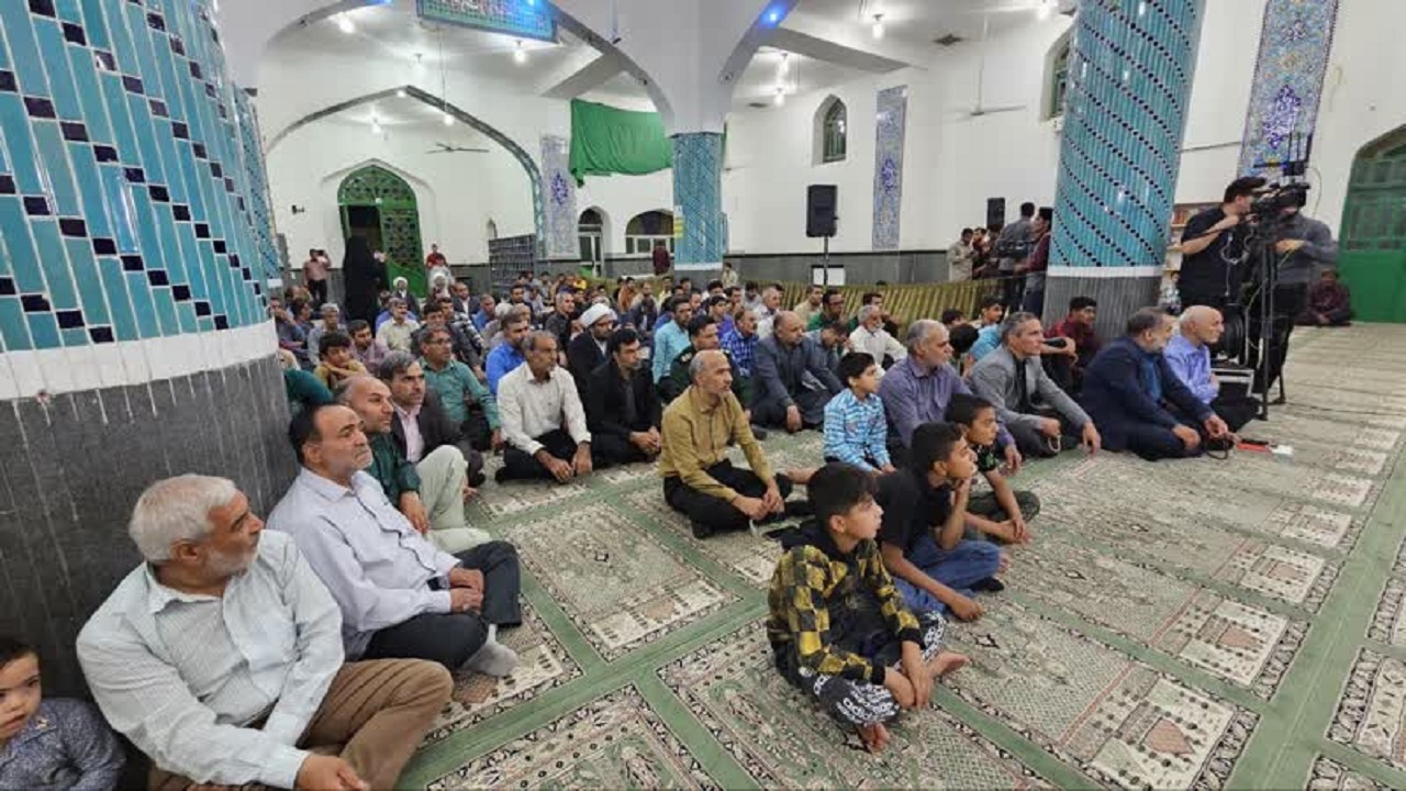 شهدا، چراغ صراط مستقیم هستند