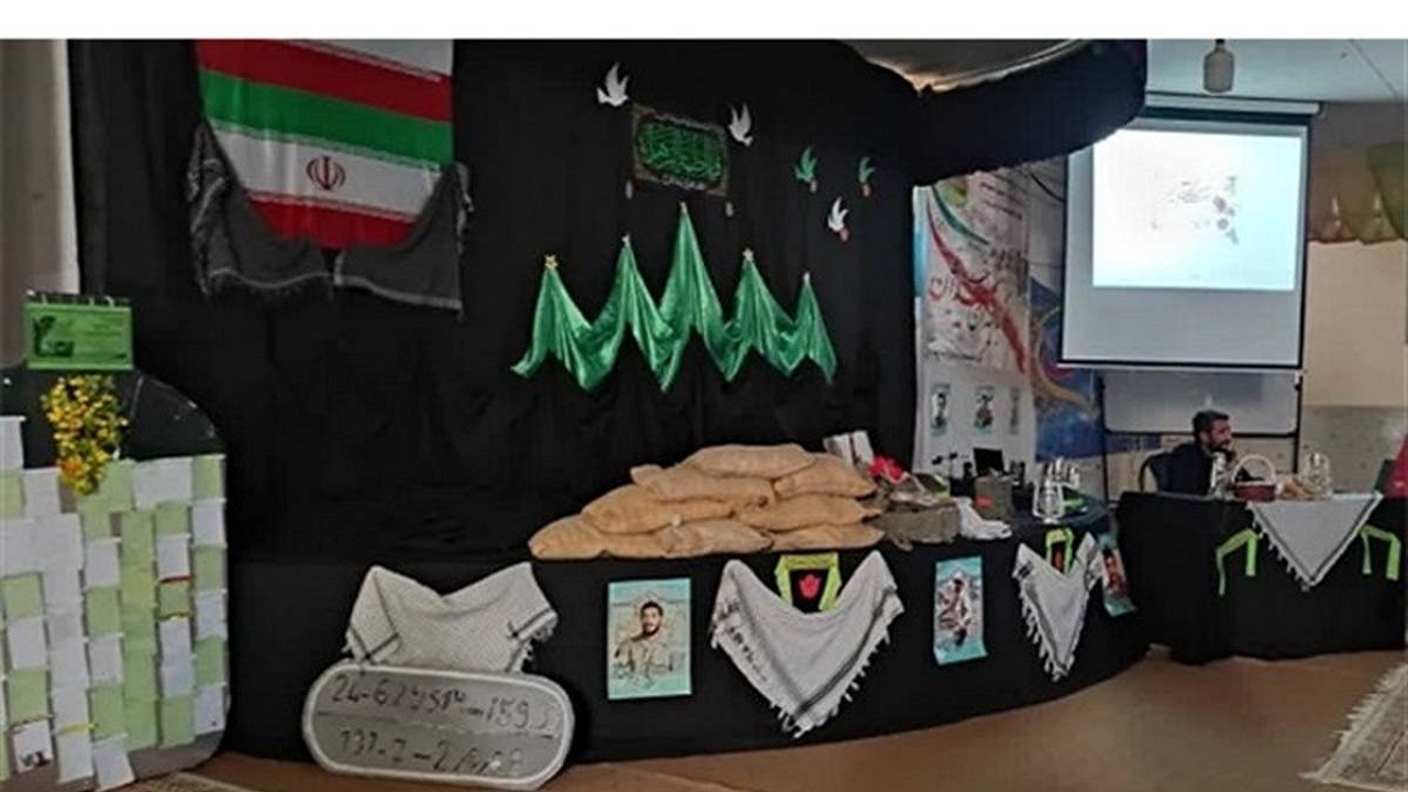 گرامیداشت یاد شهدا با حضور دانش آموزان دبستان پیروزی قم