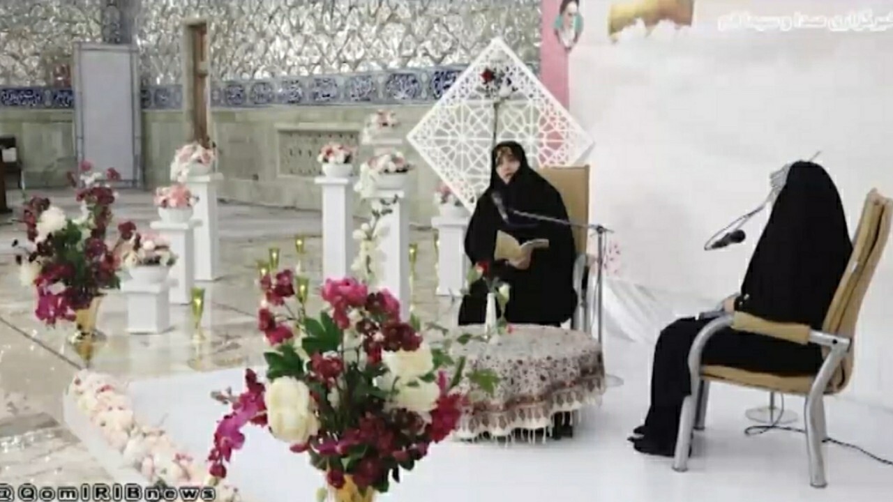 محفل شعر در حرم بانوی کرامت برپا شد