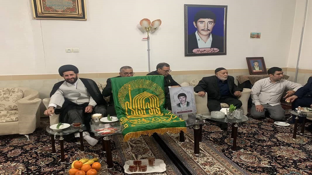 دیدار با خانواده شهدا و مراسم پرچم گردانی حرم مطهر رضوی در قرچک + تصاویر