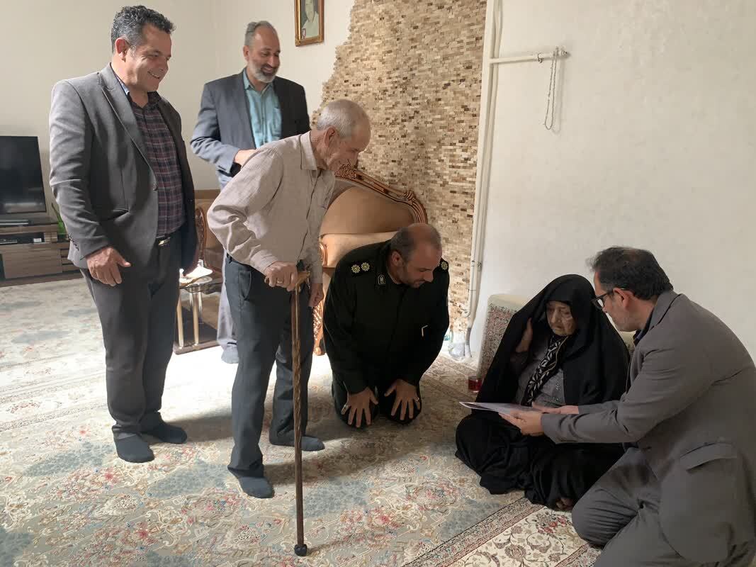 دیدار با مادر شهید