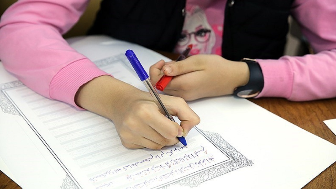 دانش آموزان یزدی قرآن کتابت کردند