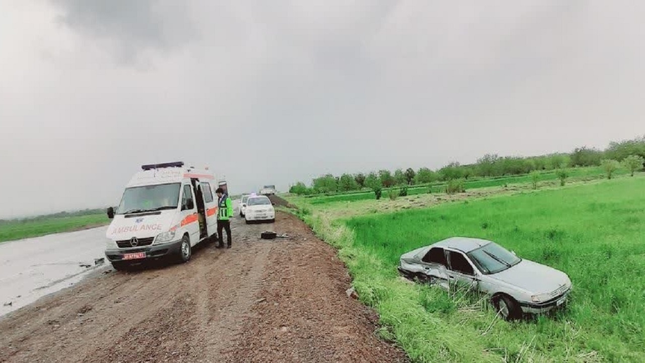 سانحه ترافیکی در محور اراک - ازنا ۳ مصدوم برجای گذاشت