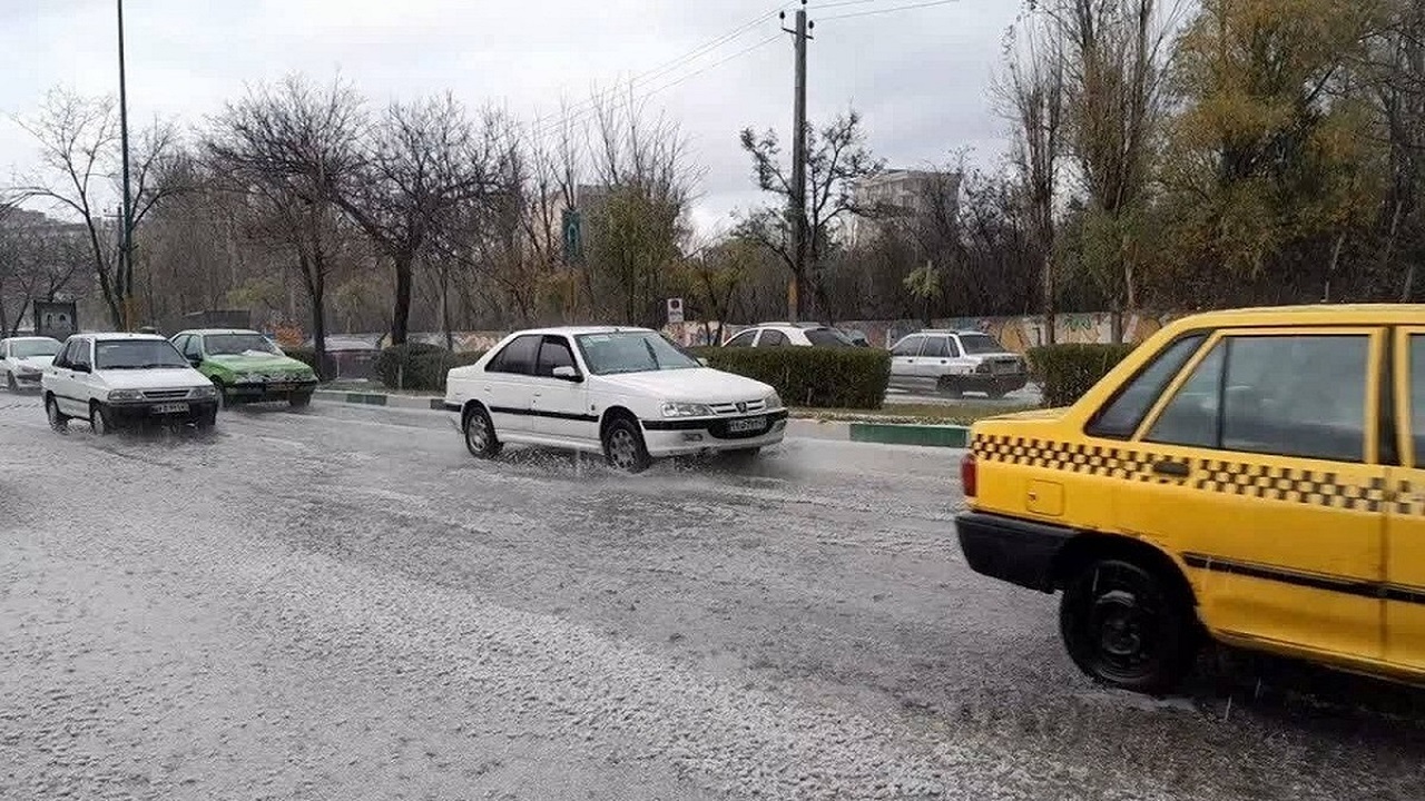 سفیدپوش شدن نیشابور بر اثر بارش تگرگ + فیلم