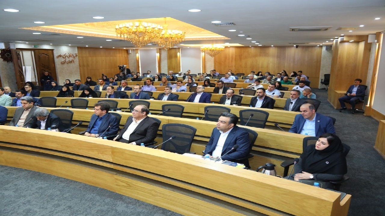 تعزیرات، فعالان اقتصادی و بانک مرکزی سه رکن تحقق شعار سال هستند