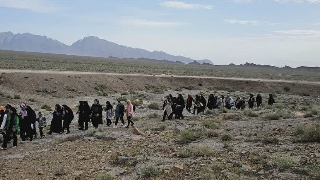 استقبال بانوان مهریزی از همایش کوهنوردی