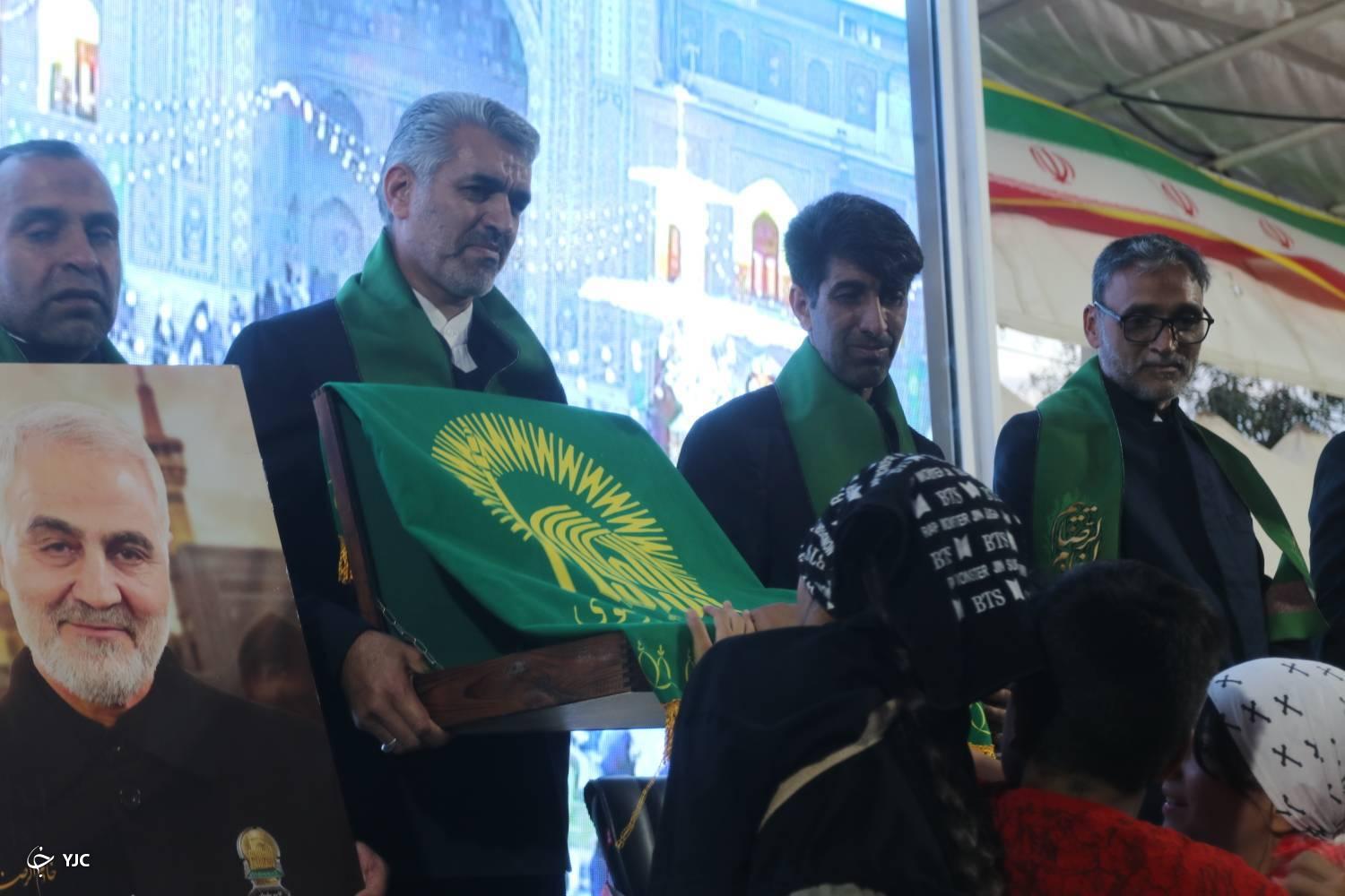 غبارروبی قبور شهدا در کرمان