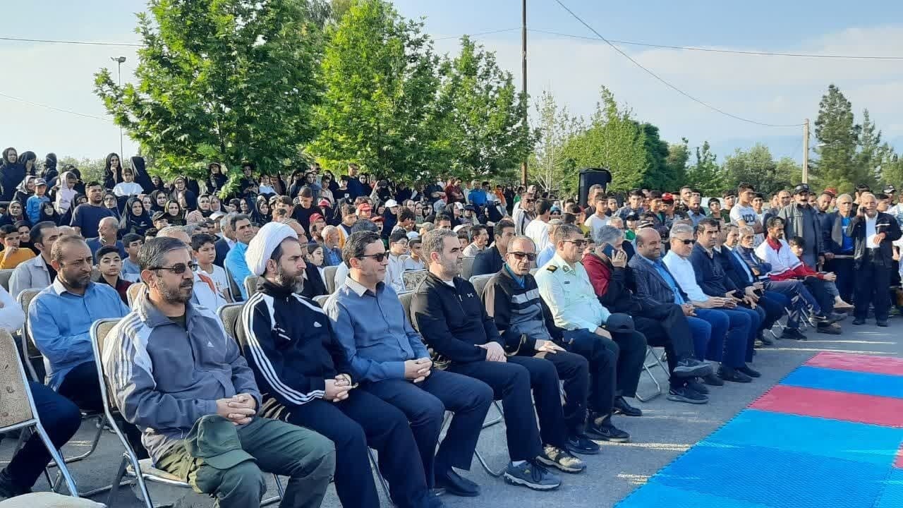 همایش پیاده روی خانوادگی ایرانیان در طارم برگزار شد