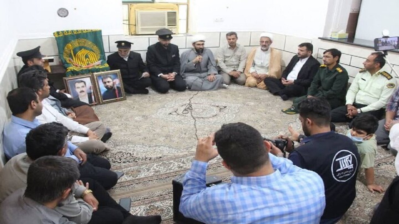 خادمان امام رضا (ع) با ۲ خانواده شهید دردشتستان دیدار کردند