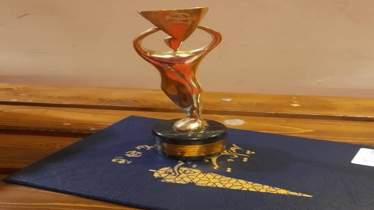 هنرمند آبادانی صاحب تندیس جشنواره ملی ایثار شد