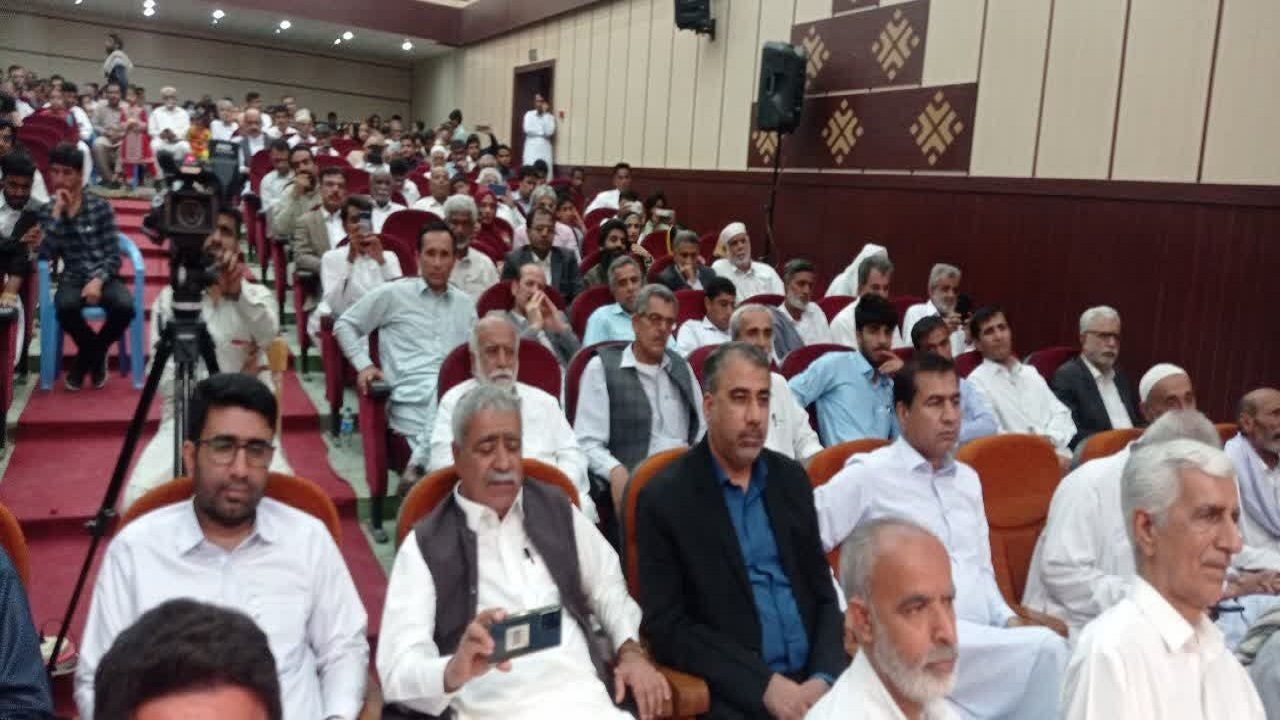 استاد عبدالحمید ایران نژاد در ایرانشهر تجلیل شد