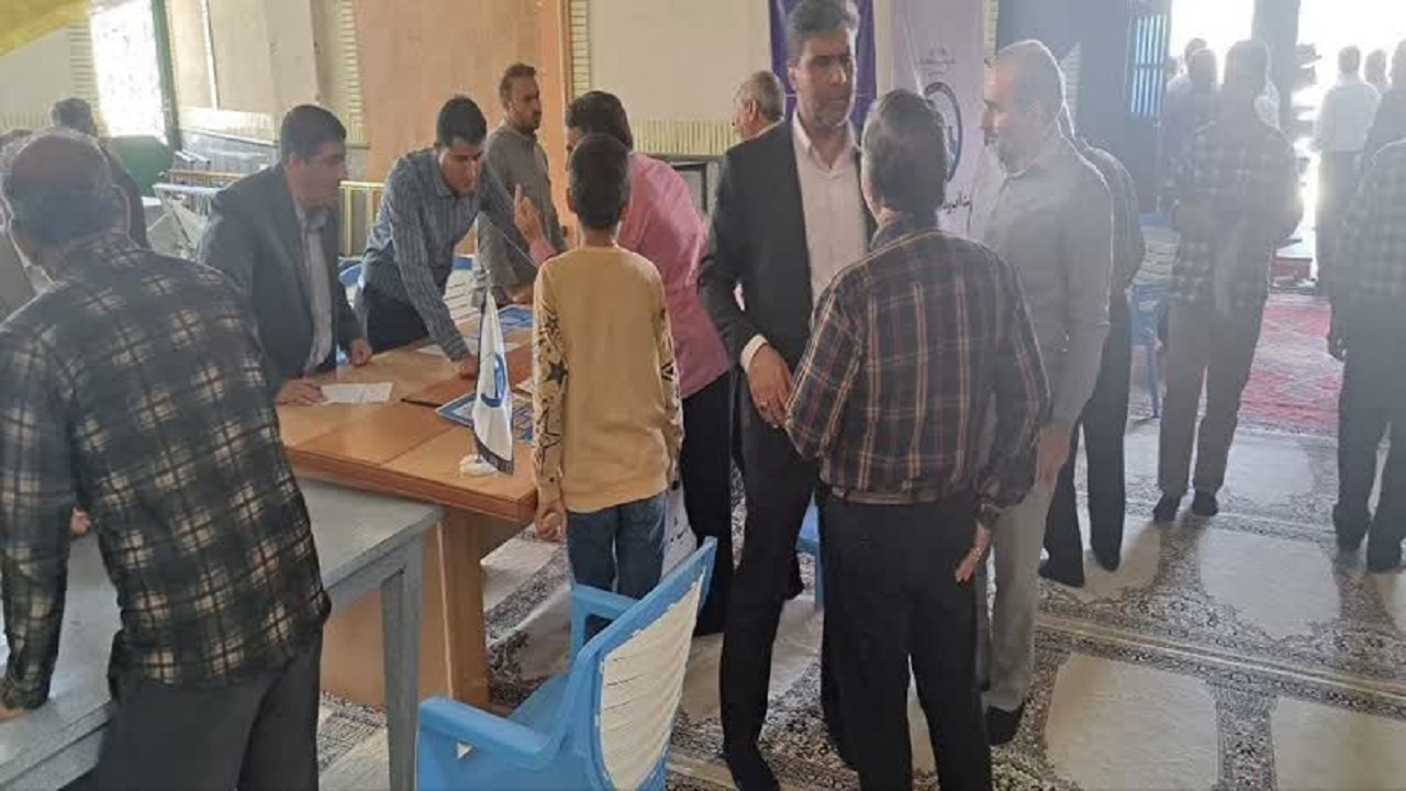 برگزاری میز خدمت آب و فاضلاب یزد در شهرستان ابرکوه