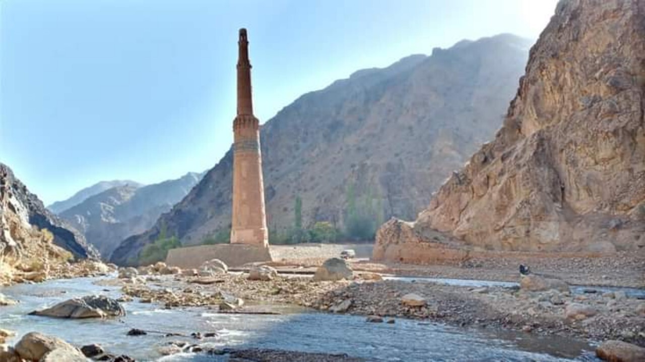 منار جام در غور در خطر فروریزی