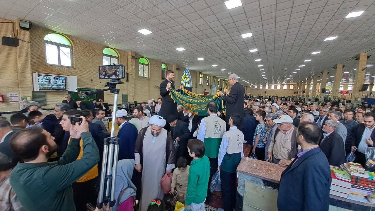 کاروان زیر سایه خورشید