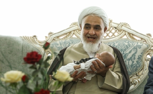 دیدار امام جمعه قزوین با دو خانواده دارای چهار و شش فرزند