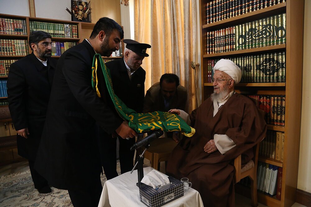 دیدار خادمان حرم امام رضا (ع) با آیت الله مکارم شیرازی
