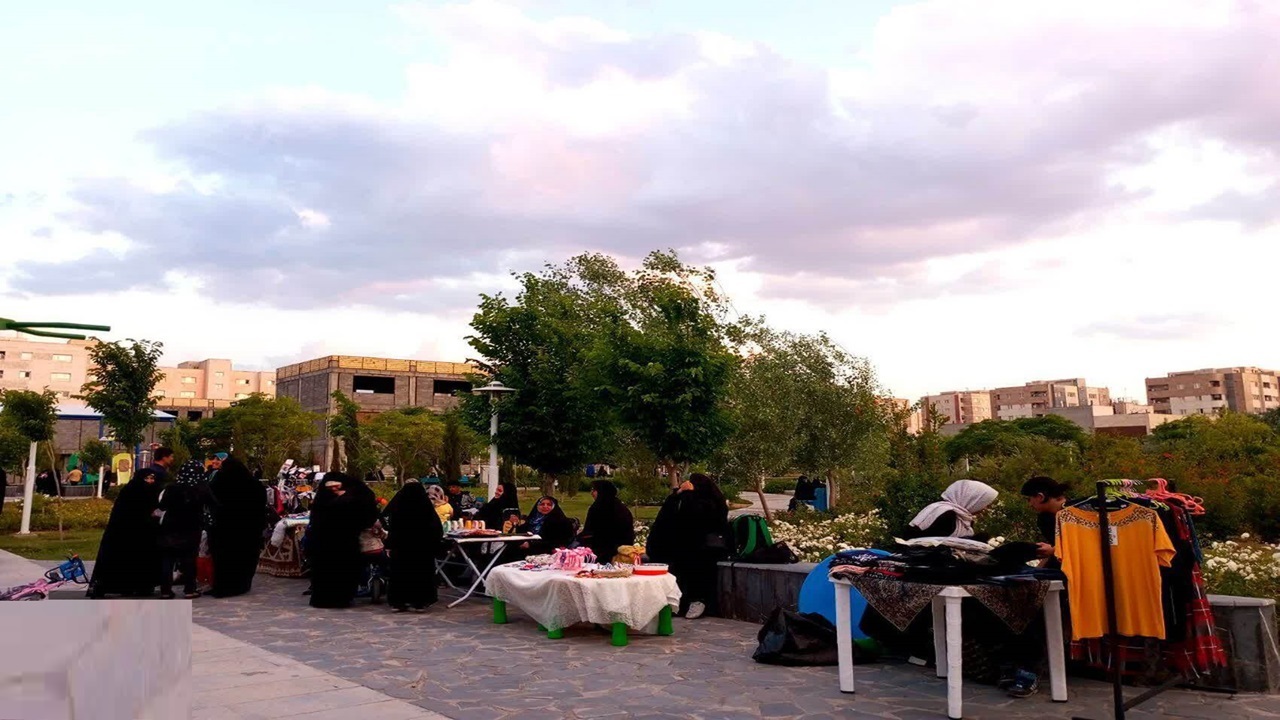 بازارچه اقتصاد مقاومتی در بوستان کتاب پردیسان برپا شد