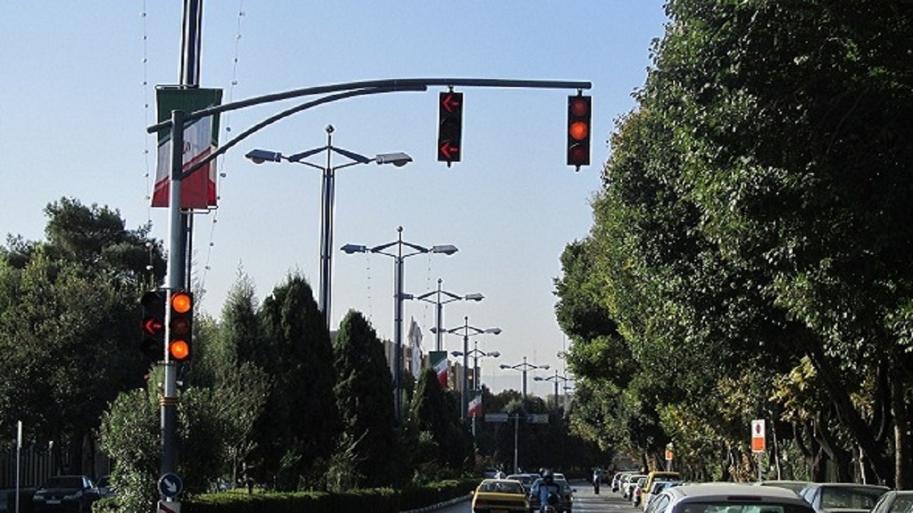 چراغ‌های راهنمایی و بوستان‌ها به کلید محافظ جان مجهز می‌شوند