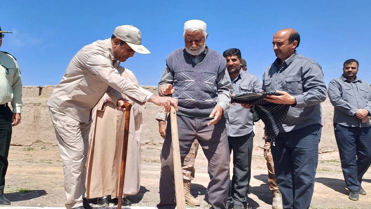 عملیات آبرسانی به تنها روستای محروم از شبکه آب در باخرز خراسان رضوی آغاز شد