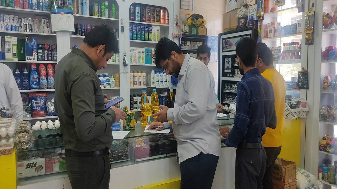 بررسی سلامت فراورده های غذایی و آشامیدنی توسط بازرسان غذا و داروی دانشگاه علوم پزشکی زاهدان