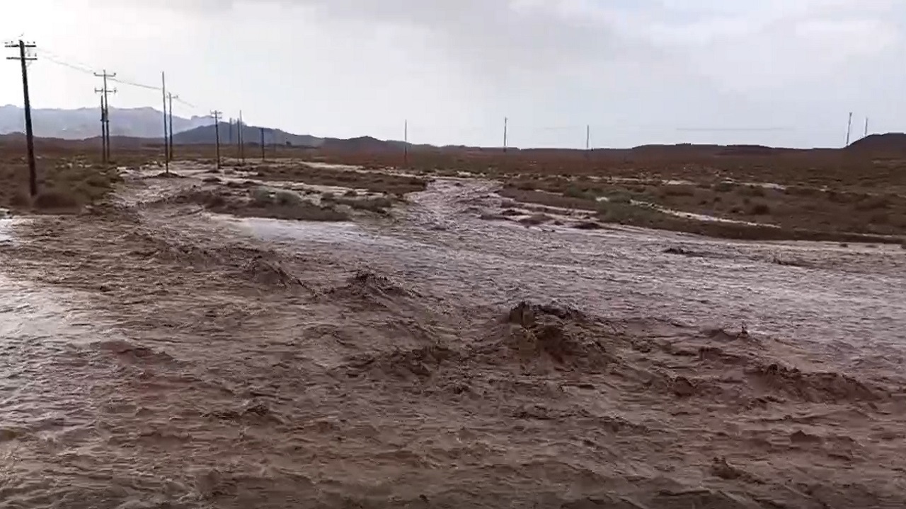 نگاهی به بارش تگرگ و جاری شدن سیلاب در خواف + فیلم