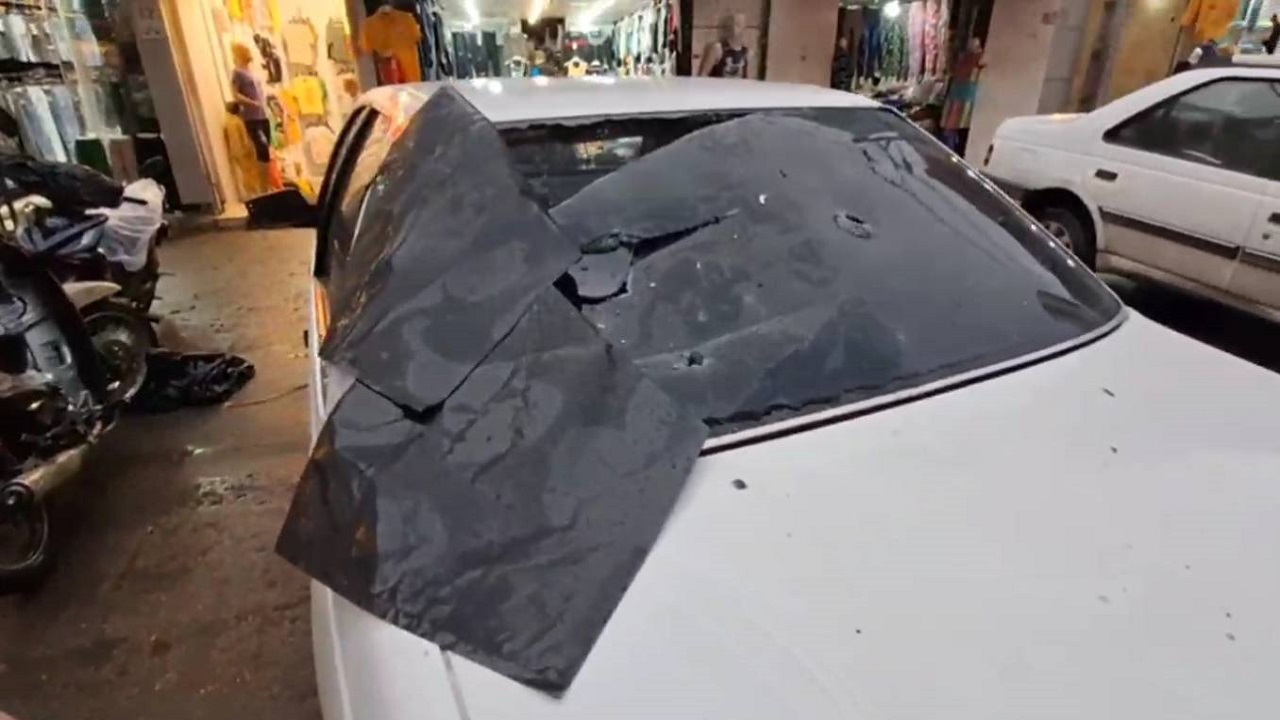 بارش تگرگ در مشهد به خودرو‌ها خسارت زد + فیلم