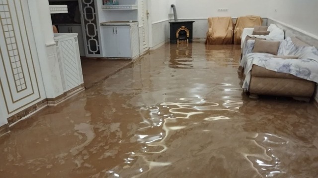 آبگرفتگی منازل و قطعی آب روستایی، از خسارات سیل در بخش میان‌ولایت تایباد