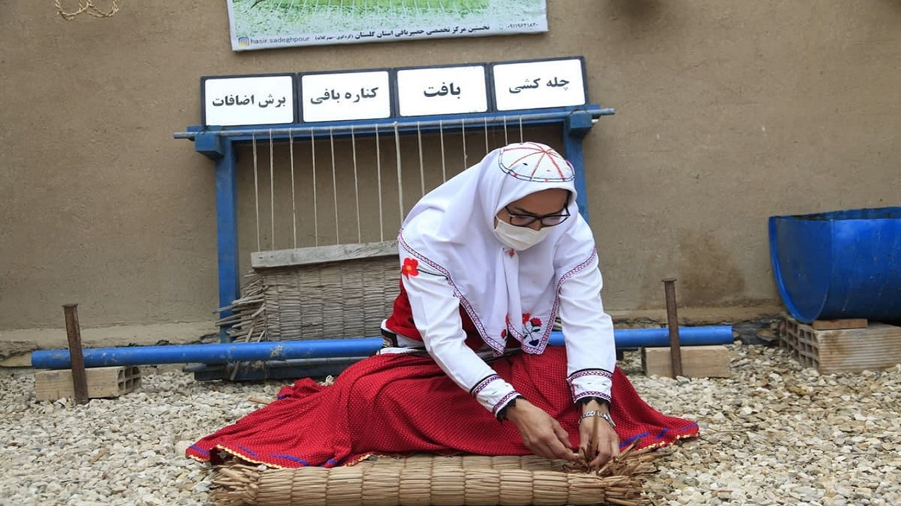 بهره مندی صنعتگران صنایع‌دستی از دستگاه کارت‌خوان بدون پرداخت مالیات