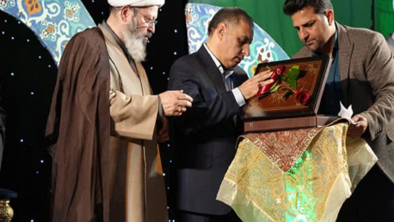 مددجویان زندان یزد به رهبر معظم انقلاب هدیه دادند