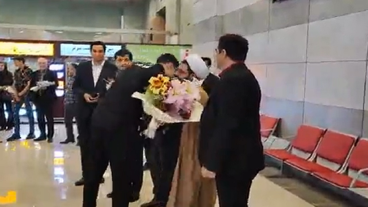 استقبال از دانش آموز قهرمان والیبال جهان