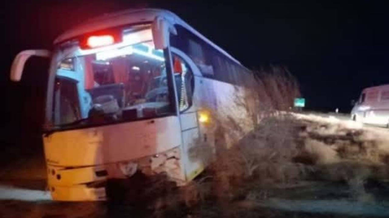 ۲۸ مصدوم در پی انحراف اتوبوس از جاده