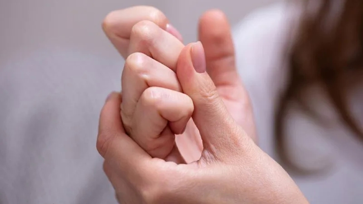 یکی از بهترین‌راهکارها برای پایین آوردن تب کودک + فیلم
