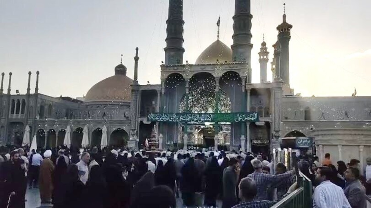 دعای توسل مردم قم به اهل بیت (ع) برای سلامتی رئیس جمهور