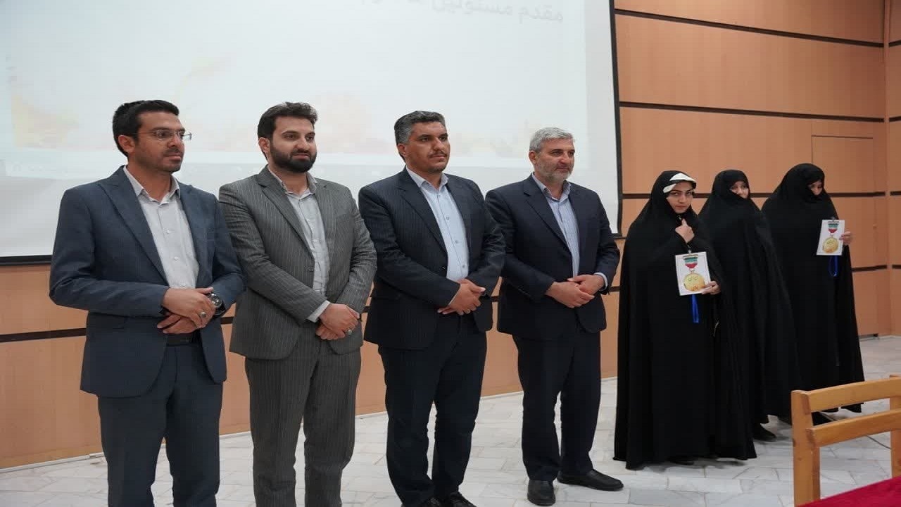 تجلیل از مادران دارای پنج فرزند در اشکذر