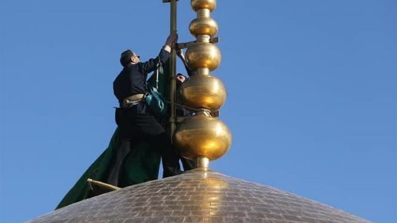 پرچم گنبد حرم رضوی به رنگ سیاه درآمد
