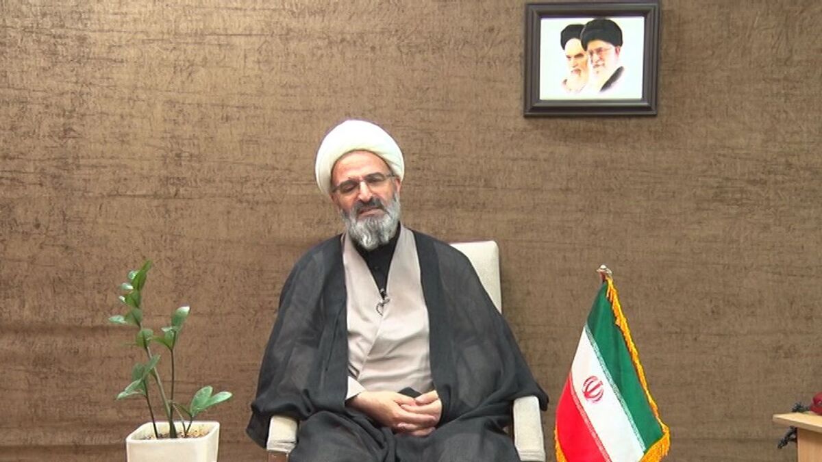 تجمع مردم داغدار مقابل بیت امام جمعه تبریز