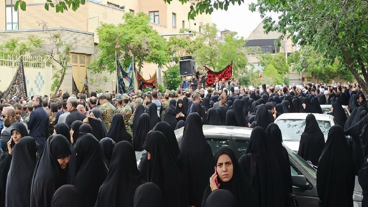 تجمع هیئت‌های حسینی تبریز مقابل بیت امام جمعه شهید