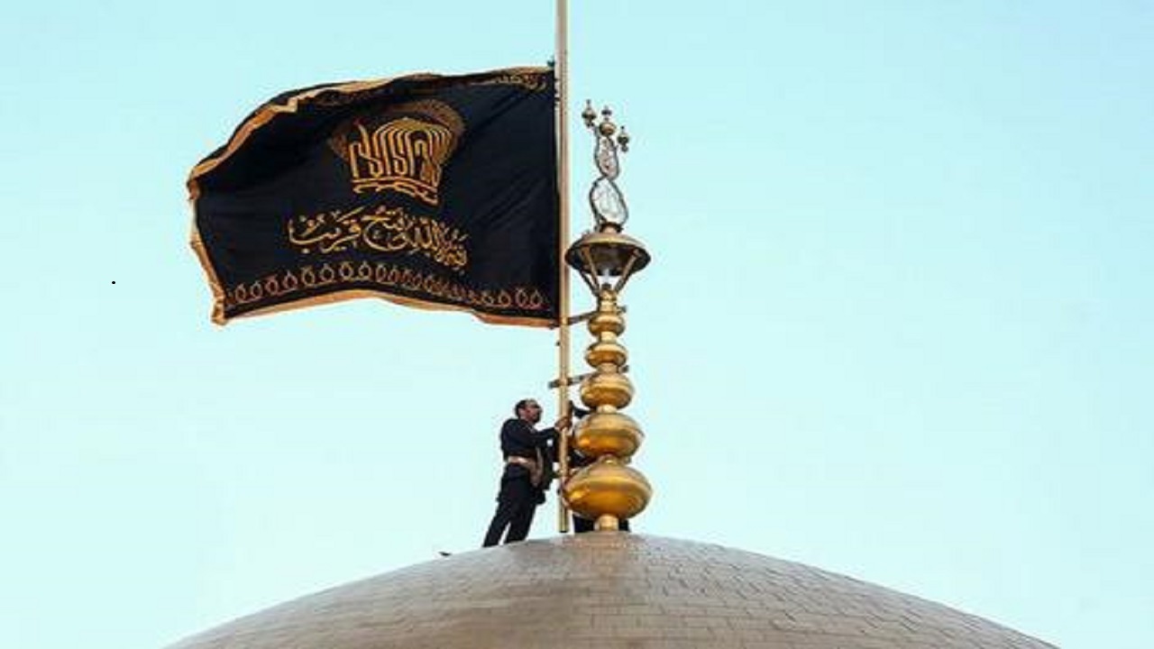 تعویض پرچم حرم مطهر رضوی شهادت خادم الرضا