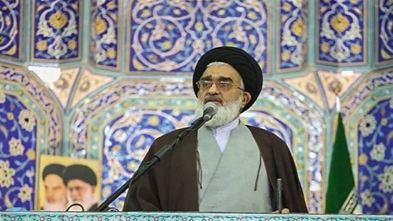 مبنای جشن‌های دهه کرامت باید «عارفاً بحقّها» باشد