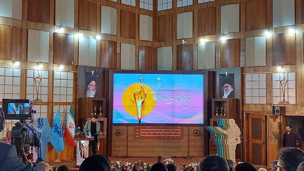 رادیو صدای لحظه‌هاست