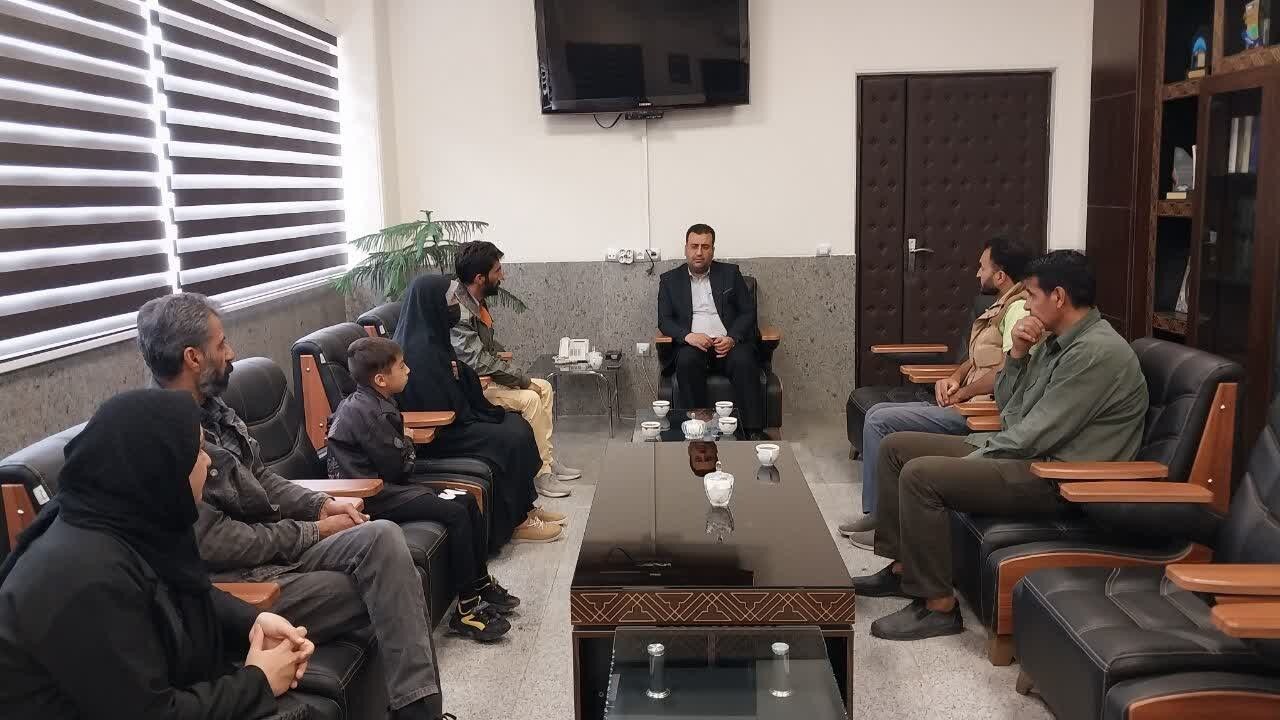 دیدار مدیرکل اتباع کرمان با خانواده شهیدان آچکزهی