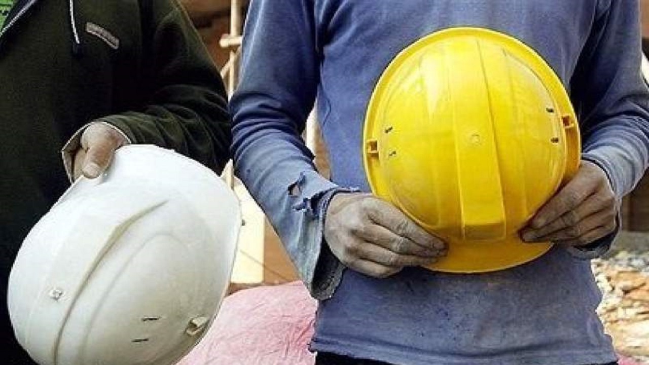 بلاتکلیف شدن کارکنان شرکت فروسیلیس ملایر در پی تعطیلی این شرکت