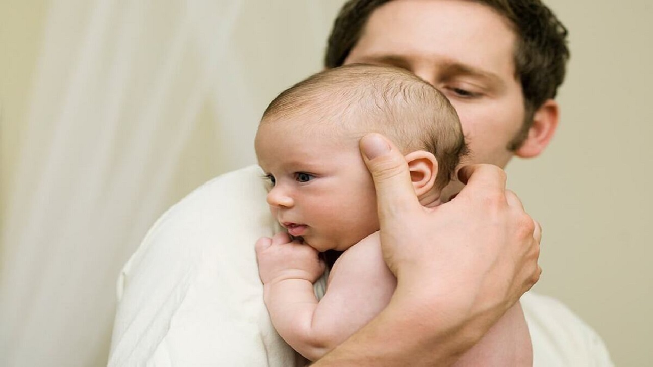 میانگین سن پدر و مادر در اولین فرزندآوری ۳۲/۱ و ۲۷/۳ سال اعلام شده است
