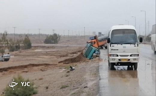 شدت باران در استان یزد و آبگرفتگی معابر شهر یزد+عکس