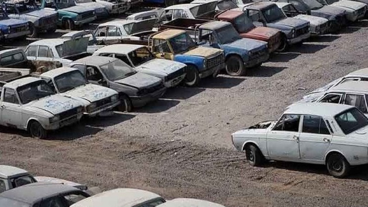 تردد حدود ۳۰۰ سواری پیکان فرسوده در همدان 