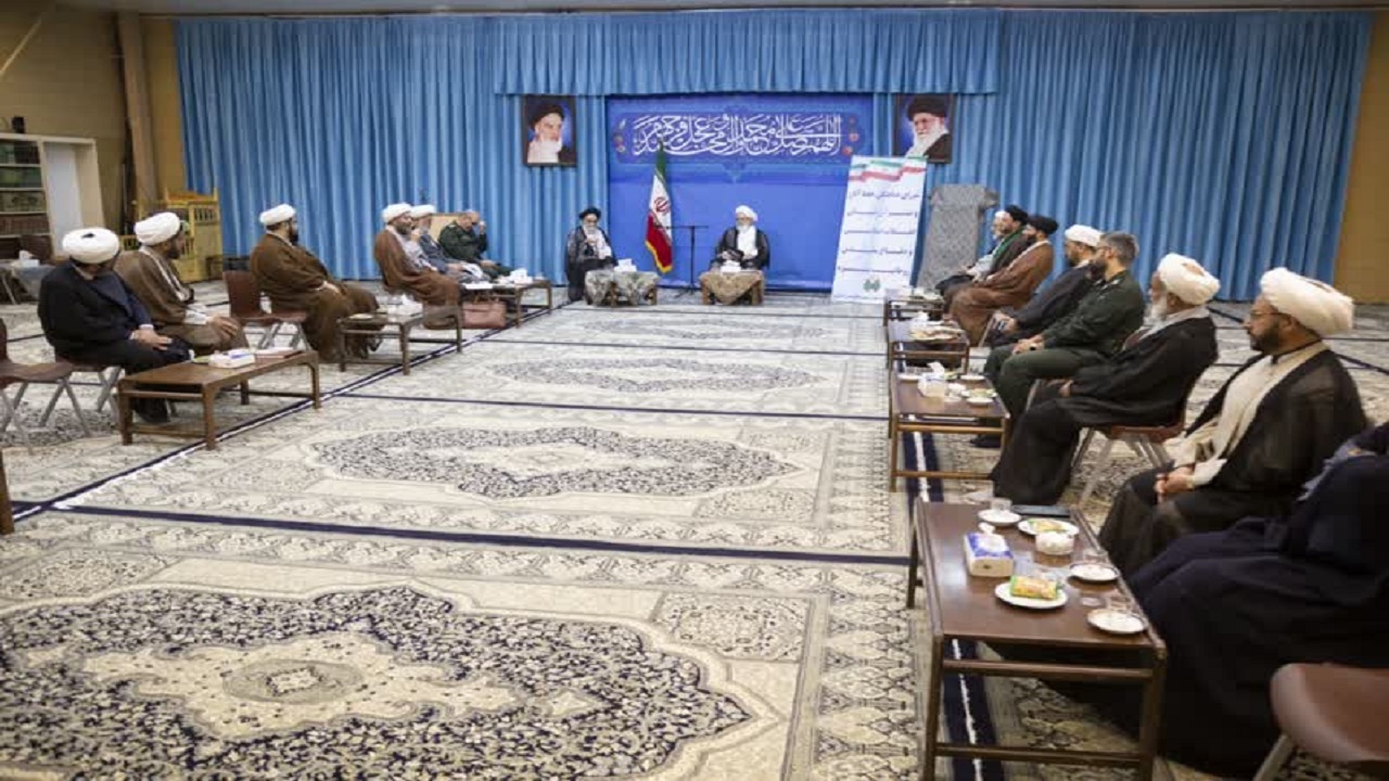 در نشر و انتقال آرمان‌های انقلاب دچار ضعف هستیم